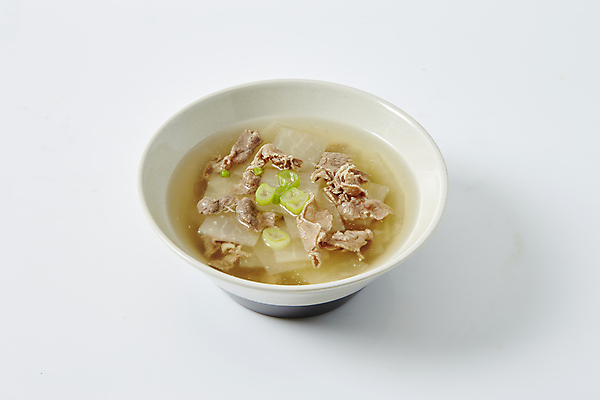 포토 JPG 한식 사람없음 흰배경 대파 무국 소고기뭇국 국내포토 음식 백그라운드 흰색 국 국물 파 파일형식