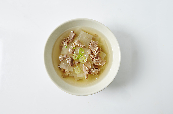 포토 JPG 한식 사람없음 흰배경 대파 무국 소고기뭇국 국내포토 음식 백그라운드 흰색 국 국물 파 파일형식