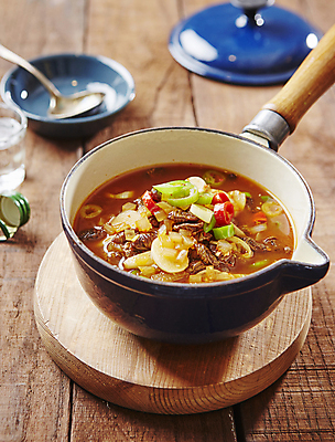 포토 JPG 양파 사람없음 안주 탕 홍고추 번데기 나무배경 국내포토 음식 백그라운드 채소 고추 파일형식