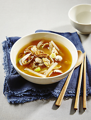 포토 JPG 한식 사람없음 흰배경 대파 된장국 바지락 국내포토 음식 백그라운드 조개 흰색 국 파 파일형식