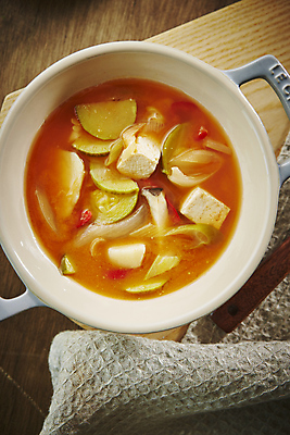 포토 JPG 사람없음 천 홍고추 두부 애호박 된장국 나무배경 국내포토 백그라운드 고추 호박 직물 국 파일형식