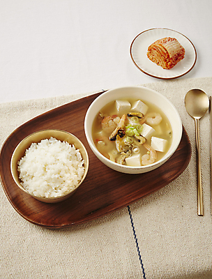 포토 JPG 밥 김치 새우 사람없음 상차림 홍합 대파 미소된장국 조갯살 국내포토 한식 음식 조개 어패류 갑각류 파 일본음식 파일형식