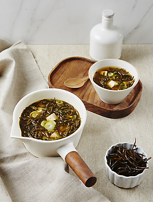 포토 JPG 회색배경 사람없음 두부 된장국 톳 국내포토 백그라운드 회색 해조류 국 파일형식