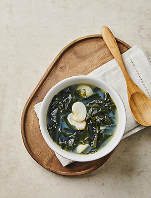 포토 JPG 사람없음 관자 미역국 키조개 베이지색배경 국내포토 백그라운드 조개 국 베이지색 파일형식