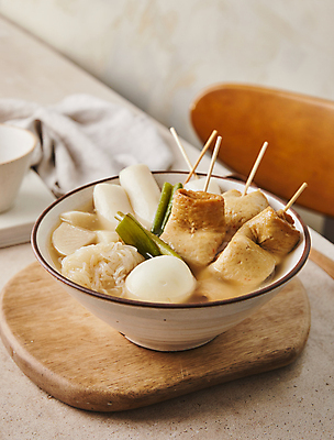 포토 음식 떡 촬영기법 알 꼬치 어묵 탕 파 파일형식 아웃포커스 어묵꼬치 어묵탕 물떡 가래떡 대파 계란 JPG 사람없음 국내포토