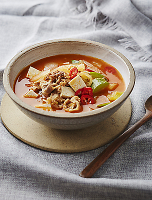 포토 JPG 회색배경 사람없음 홍고추 두부 애호박 차돌박이 차돌된장찌개 국내포토 백그라운드 고추 호박 육류 회색 된장찌개 파일형식