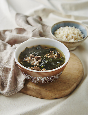 포토 음식 촬영기법 육류 미역국 파일형식 아웃포커스 소고기미역국 소고기 밥 JPG 사람없음 국내포토