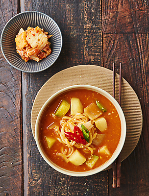 포토 JPG 한식 고추 김치 사람없음 된장 고추장 매움 나무배경 국내포토 음식 백그라운드 채소 양념 맛 파일형식