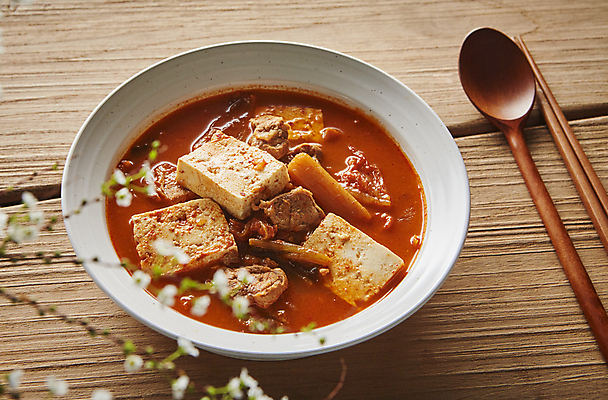 포토 JPG 돼지고기 사람없음 찌개 매움 두부 두부찌개 나무배경 국내포토 음식 백그라운드 육류 맛 파일형식