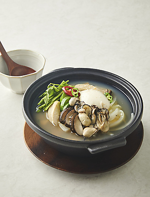 포토 JPG 사람없음 굴 흰배경 탕 국물 느타리버섯 순두부 순두부탕 국내포토 음식 백그라운드 어패류 버섯 흰색 파일형식