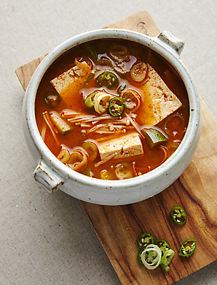 포토 JPG 회색배경 사람없음 찌개 두부찌개 청양고추 국내포토 음식 백그라운드 고추 회색 파일형식