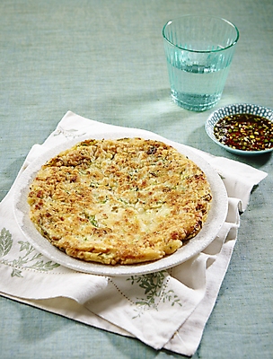 포토 JPG 사람없음 파란배경 간장 녹두 녹두전 국내포토 백그라운드 파란색 양념 전 파일형식