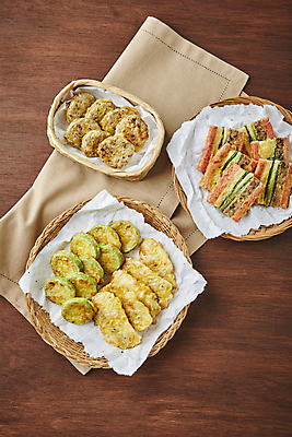 포토 JPG 사람없음 추석 동그랑땡 전 꼬치전 동태전 나무배경 애호박전 국내포토 명절 음식 백그라운드 호박전 파일형식