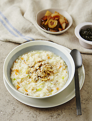 포토 JPG 사람없음 바지락 야채죽 조갯살 해물죽 베이지색배경 국내포토 백그라운드 조개 죽 베이지색 파일형식