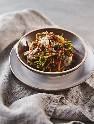 포토 JPG 한식 회색배경 반찬 사람없음 굴 무침 미나리 국내포토 음식 백그라운드 채소 어패류 회색 파일형식