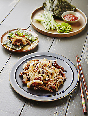 포토 JPG 채소 오이 사람없음 아웃포커스 김 오징어 오징어볶음 오징어조림 청양고추 나무배경 국내포토 백그라운드 고추 연체동물 촬영기법 수중동물 해조류 볶음 조림 파일형식