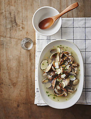 포토 JPG 마늘 사람없음 쪽파 바지락 청주 나무배경 베트남고추 국내포토 백그라운드 채소 고추 조개 주류 파 파일형식