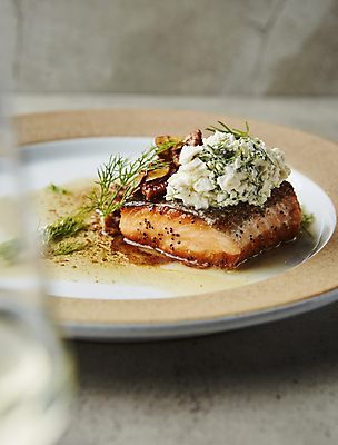 포토 JPG 사람없음 소프트포커스 연어 연어구이 연어스테이크 타르타르소스 국내포토 촬영기법 어류 스테이크 소스_음식 생선구이 파일형식