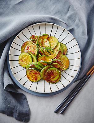 포토 JPG 회색배경 반찬 사람없음 볶음 애호박 호박볶음 국내포토 음식 백그라운드 호박 회색 파일형식