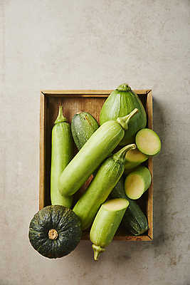 포토 JPG 회색배경 사람없음 담기 애호박 단호박 주키니 주키니호박 국내포토 백그라운드 모션 호박 회색 파일형식