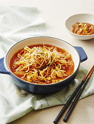 포토 JPG 젓가락 반찬 사람없음 흰배경 매움 볶음 콩나물 국내포토 음식 백그라운드 채소 수저 흰색 맛 나물 파일형식