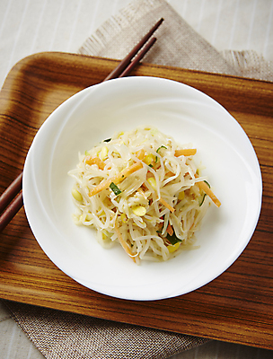 포토 JPG 한식 회색배경 반찬 사람없음 콩나물 콩나물무침 국내포토 음식 백그라운드 채소 회색 나물 무침 파일형식