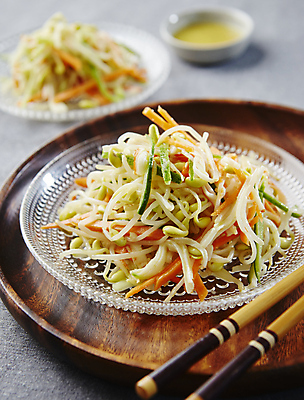 포토 JPG 젓가락 반찬 오이 근접촬영 사람없음 아웃포커스 당근 머스터드 콩나물 냉채 국내포토 음식 뷰포인트 채소 뿌리채소 촬영기법 수저 소스_음식 나물 파일형식