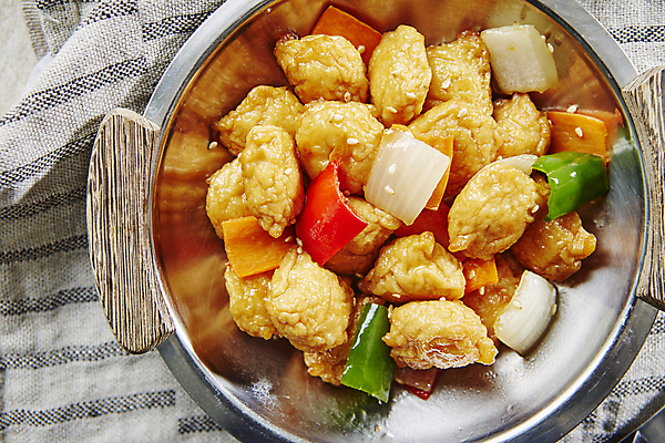 포토 JPG 한식 회색배경 반찬 양파 피망 파프리카 사람없음 식탁보 어묵 깨 어묵볶음 국내포토 음식 백그라운드 채소 식재료 회색 조미료 볶음 파일형식