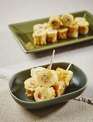 포토 JPG 채소 회색배경 반찬 사람없음 아웃포커스 어묵 전 부침개 이쑤시개 국내포토 한식 음식 백그라운드 촬영기법 회색 파일형식