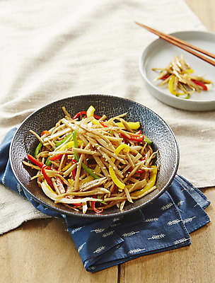 포토 JPG 반찬 파프리카 사람없음 우엉 잡채 나무배경 볶은우엉 국내포토 음식 백그라운드 채소 파일형식