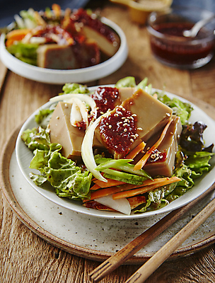 포토 JPG 반찬 근접촬영 사람없음 양념 상추 묵 도토리묵 묵무침 나무배경 국내포토 음식 뷰포인트 백그라운드 채소 무침 파일형식