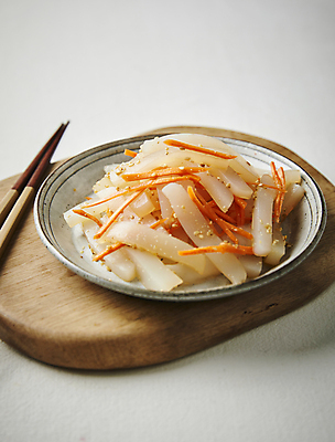 포토 JPG 반찬 사람없음 당근 간장 깨 묵 청포묵 청포묵무침 국내포토 음식 식재료 뿌리채소 양념 조미료 무침 파일형식