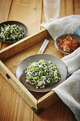 포토 JPG 반찬 사람없음 아웃포커스 두부 무침 쑥갓 나무배경 국내포토 음식 백그라운드 채소 촬영기법 파일형식