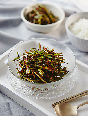 포토 JPG 한식 밥 반찬 사람없음 아웃포커스 부추 무침 부추무침 국내포토 음식 채소 촬영기법 파일형식