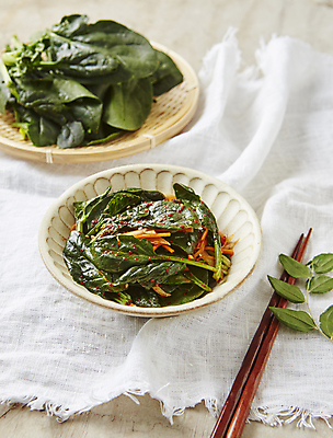 포토 JPG 한식 반찬 사람없음 시금치 겉절이 시금치무침 베이지색배경 국내포토 음식 백그라운드 채소 김치 무침 베이지색 파일형식