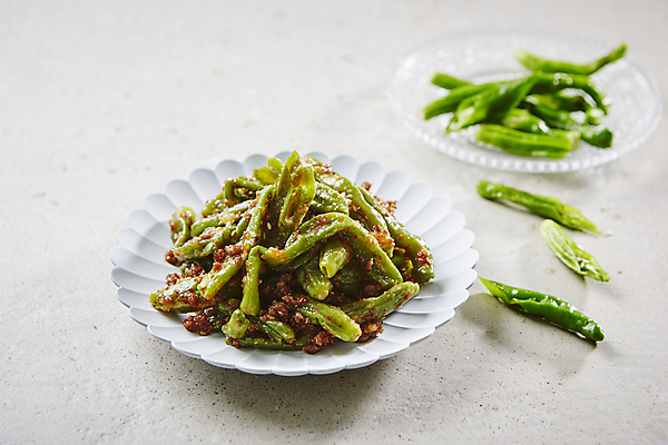 포토 JPG 반찬 사람없음 아웃포커스 된장 흰배경 무침 고춧가루 꽈리고추 무침요리 국내포토 음식 백그라운드 고추 촬영기법 흰색 양념 가루 파일형식