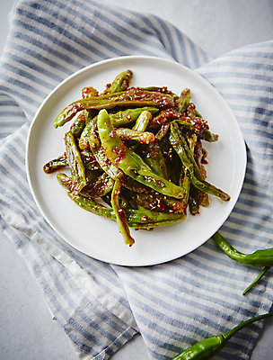 포토 JPG 회색배경 반찬 사람없음 볶음 깨 고추볶음 꽈리고추 국내포토 음식 백그라운드 식재료 고추 회색 조미료 파일형식