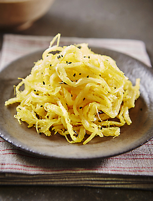 포토 JPG 한식 반찬 근접촬영 사람없음 아웃포커스 검은깨 오징어채 오징어채볶음 국내포토 음식 뷰포인트 촬영기법 볶음 깨 건어물 파일형식