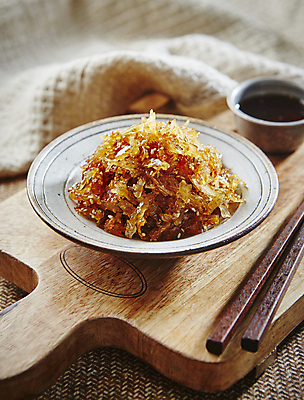 포토 JPG 반찬 사람없음 아웃포커스 명태 건어물 어포 명엽채 명엽채볶음 국내포토 음식 촬영기법 생태_생선 볶음 파일형식