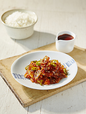 포토 JPG 밥 반찬 사람없음 고추장 흰배경 볶음 쥐포 청양고추 국내포토 음식 백그라운드 고추 흰색 양념 건어물 파일형식