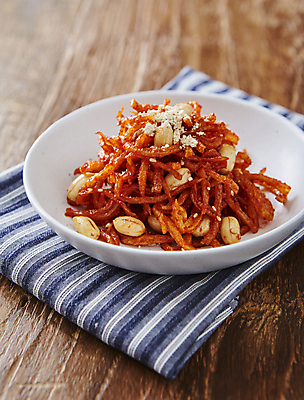 포토 JPG 반찬 사람없음 고추장 땅콩 무침 오징어채 오징어채볶음 나무배경 국내포토 음식 백그라운드 견과류 양념 볶음 건어물 파일형식