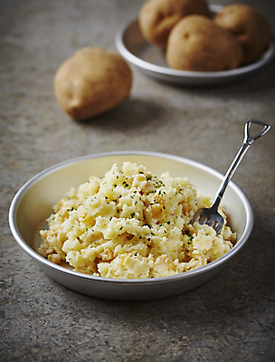 포토 JPG 양파 감자 파슬리 옥수수 사람없음 아웃포커스 샐러드 마요네즈 감자샐러드 감자요리 으깬감자 국내포토 음식 채소 곡류 촬영기법 소스_음식 파일형식