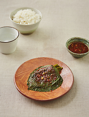 포토 JPG 밥 반찬 사람없음 양념 찜 깻잎 쌈채소 베이지색배경 국내포토 음식 백그라운드 채소 베이지색 파일형식 컬러