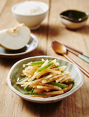 포토 JPG 한식 밥 사람없음 아웃포커스 배 쪽파 고춧가루 생채 나무배경 국내포토 음식 백그라운드 과일 촬영기법 가루 파 파일형식