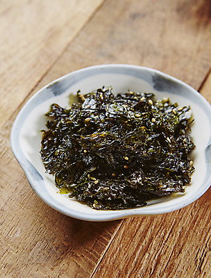 포토 JPG 한식 반찬 사람없음 김 김가루 김자반 나무배경 국내포토 음식 백그라운드 해조류 김_해조류 가루 파일형식