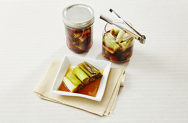 포토 JPG 반찬 집게 사람없음 흰배경 간장 대파 장아찌 절임 국내포토 음식 백그라운드 흰색 양념 파 파일형식