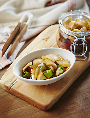 포토 JPG 반찬 양파 사람없음 간장 양파장아찌 장아찌 절임 청양고추 국내포토 음식 채소 고추 양념 파일형식