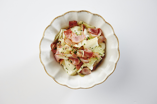 포토 JPG 반찬 사람없음 흰배경 양배추 볶음 베이컨 국내포토 음식 백그라운드 채소 돼지고기 흰색 파일형식