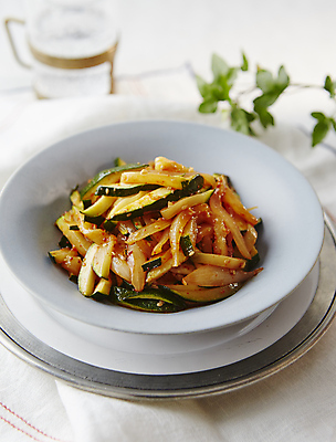 포토 JPG 채소 반찬 양파 사람없음 아웃포커스 주키니 주키니호박 호박볶음 국내포토 음식 촬영기법 볶음 파일형식