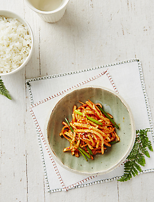 포토 JPG 한식 밥 반찬 사람없음 무 흰배경 무생채 국내포토 음식 백그라운드 뿌리채소 흰색 파일형식